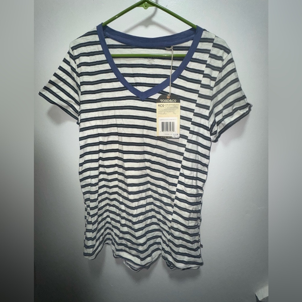 Toad&Co storm stripe  Short Sleeve Tee Shirt Navy Stripe V-Neck Women’s M